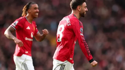 拉什福德、齐尔克泽各进两球，曼联以4-0完胜埃弗顿